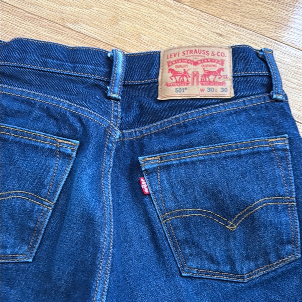 Levi's Classic Blue Straight Jeans with Signature Stitching